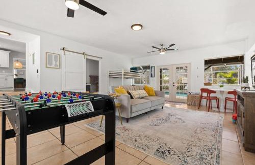 Bradenton House | Basque Bungalow with pool, minutes to beaches