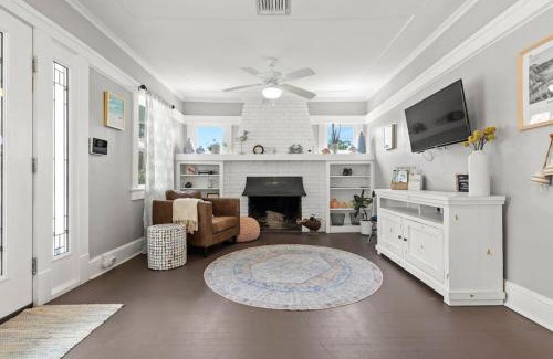 Bradenton House | Basque Bungalow with pool, minutes to beaches