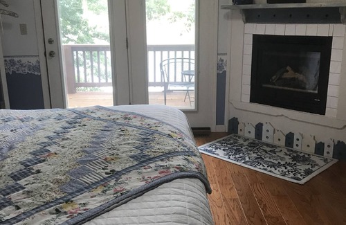 Lake Ozark Bed & Breakfast | Bass and Baskets B&B