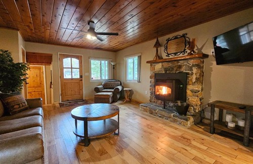 Bass Lake House | Bass Lake Cabin-Pet Friendly
