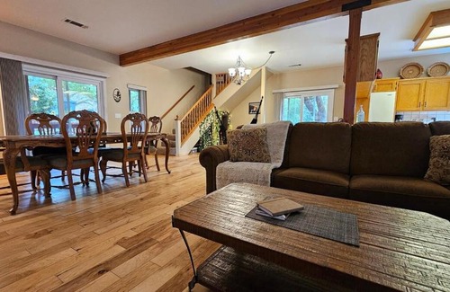 Bass Lake House | Bass Lake Cabin-Pet Friendly