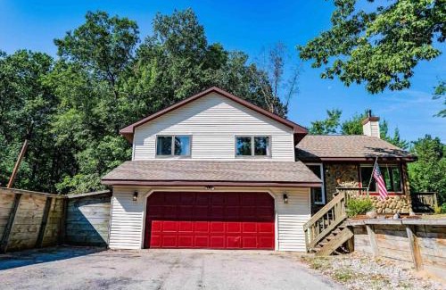 Traverse City House | BASS LAKE RETREAT- lakeview home w 5 Bedrooms, Hot Tub, Game room, Pets