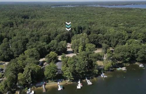 Traverse City House | BASS LAKE RETREAT- lakeview home w 5 Bedrooms, Hot Tub, Game room, Pets