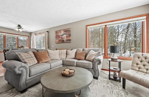 Traverse City House | BASS LAKE RETREAT- lakeview home w 5 Bedrooms, Hot Tub, Game room, Pets