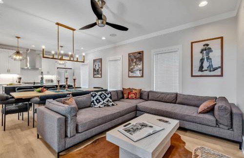 Berry Hill House | Bass - Private Rooftop - 8 mins to Broadway