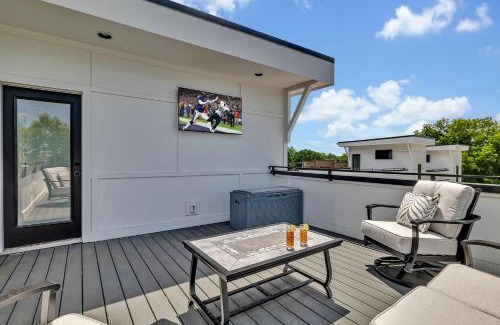 Berry Hill House | Bass - Private Rooftop - 8 mins to Broadway