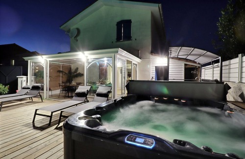 Gujan-Mestras House | Bassin d'Arcachon house with swimming pool, jacuzzi and pétanque court.