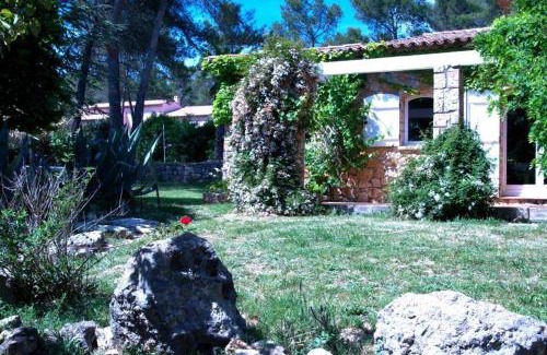 Bagnols-en-Foret Apartment | Bastide de l'Ovalie Gites
