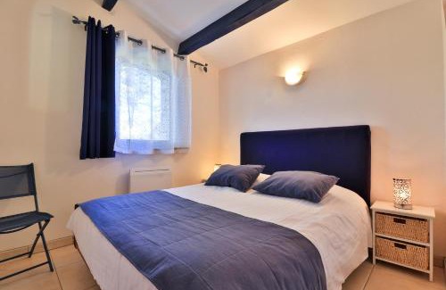 Bagnols-en-Foret Apartment | Bastide de l'Ovalie Gites