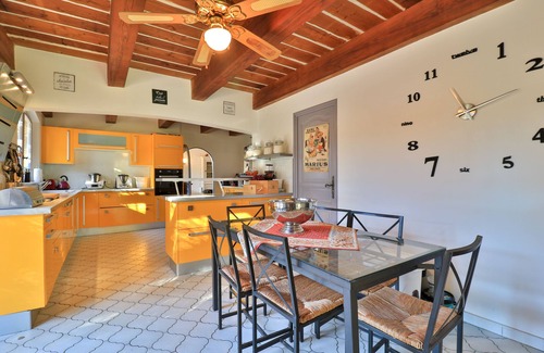 Bagnols-en-Foret House | Bastide en Pierres, Piscine, Jeux de Pétanque, Parking Privé, Portail Électrique