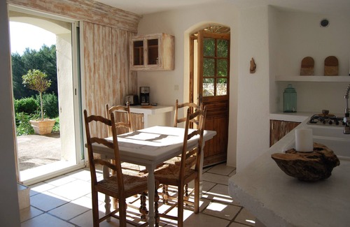 Aubagne Villa | Bastidon in the heart of the Garlaban hills with breathtaking views of the Sainte Baume mountain range