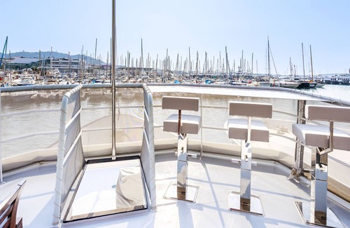 Cannes Old Town Boat Rental | Bateau au Port de Cannes et vue Panoramique