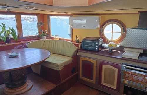 Gruissan Boat Rental | Bateau de pirates