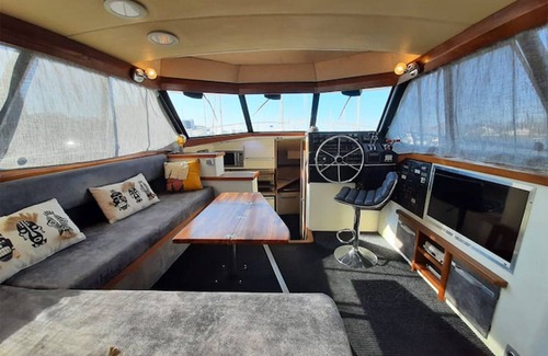 Bassins a Flot Boat Rental | Bateau le Black Pearl, un appartement sur l'eau à Bordeaux.