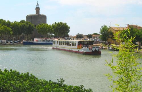 Aigues-Mortes Boat Rental | Bateau Le Phénicien