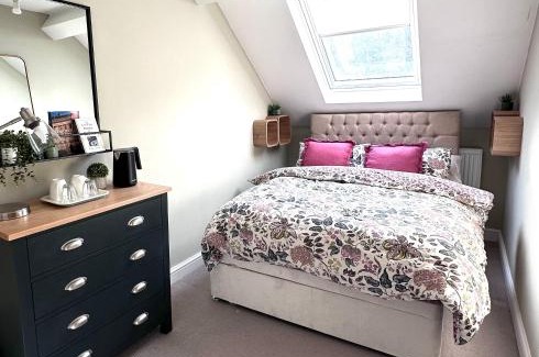 Bath Bed & Breakfast | Bath Central Free Parking One Double Ensuite Room in Historical Mews Cottage