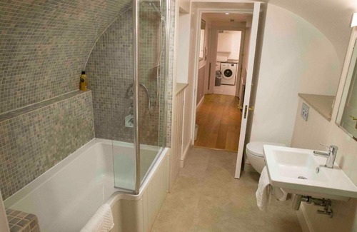 Bath Apartment | Bath Garden Apartment