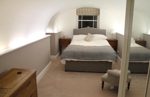 Bath Apartment | Bath Garden Apartment