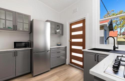 Glenelg South Apartment | Bath Street Cottages