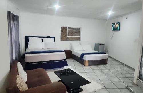 Kempton Park House | BATO Accommodation