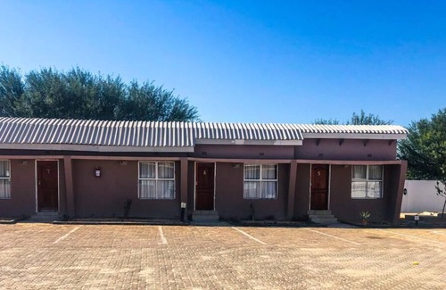 Tshabong Cabin | BATSHWENENG LODGE