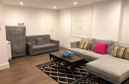 Vauxhall Apartment | Batterseaflat/sleeps6/refurbished/tv