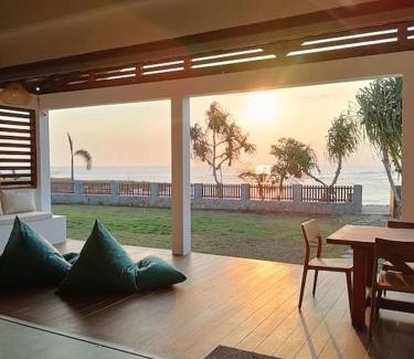 Hu'u Villa | Batu Bulat Villa Lakey Peak