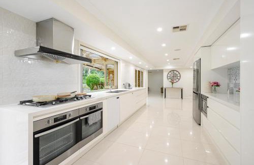 Baulkham Hills House | Baulkham Hills 4BR with Pool