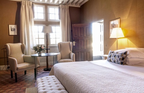 Les Baux-de-Provence Hotel | Baumanière - Les Baux de Provence