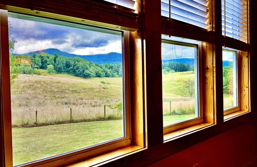Dandridge House | Baxter Farmhouse in the Smokies