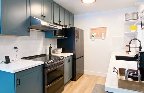 Mill Valley Apartment | Bay Area Getaway -The Best in Downtown Mill Valley - Tesla Charger ,Yard FirePit