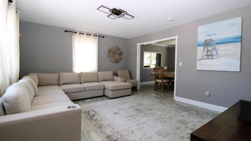 Town Bank House | Bay Beach Bungalow