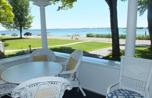 Harbor Springs Cottage | Bay Bliss on Beach Drive - Wequetonsing - With Private Beachfront
