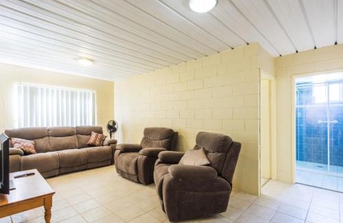 Iluka House | Bay Breeze
