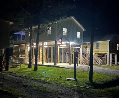 Shoreline Park House | Bay Breeze Bliss-Hot Tub, Bar and Canal 5mi to Beach