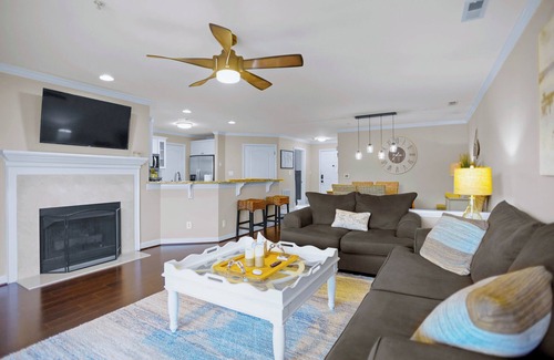 Cornelius Condo | Bay Breeze by SoCharm | Luxurious Waterfront Condo