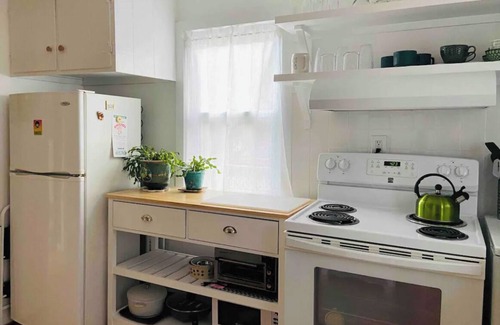 Villas Cottage | Bay Breeze! Charming 2-bedroom cottage on the Bay!