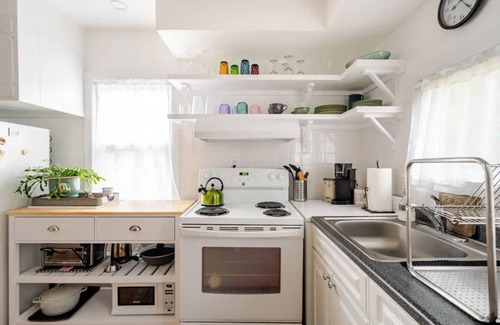 Villas Cottage | Bay Breeze! Charming 2-bedroom cottage on the Bay!