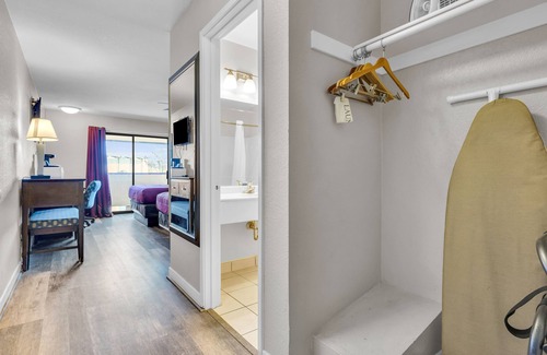 Seaside Hotel | Bay Breeze Inn