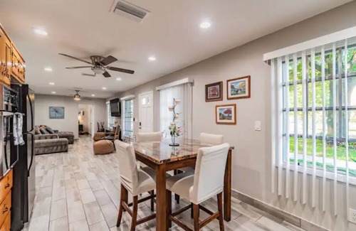 Bay Crest Park House | Bay Breeze Retreat +15 minutes from central TPA