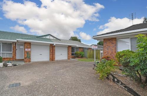 Pialba House | Bay Central Charm