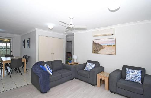 Pialba House | Bay Central Charm