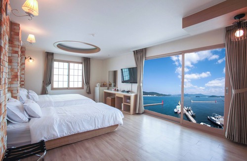 Suryuk Hotel | Bay Condo Hotel Tongyeong