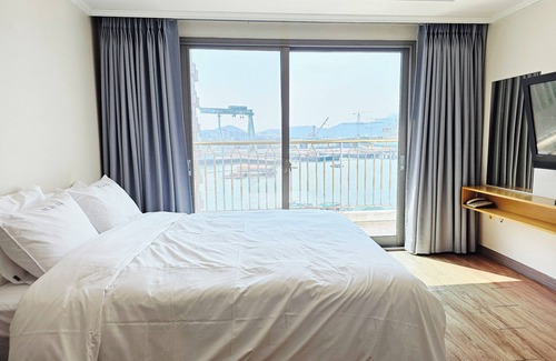 Suryuk Hotel | Bay Condo Hotel Tongyeong