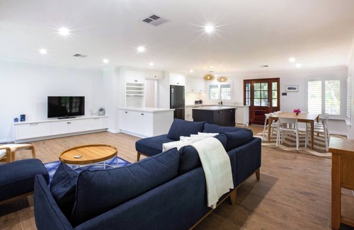 Quindalup House | Bay Cottage Seaside Serenity Close to Town