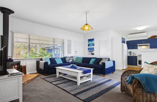 Callala Bay Cottage | Bay Cottage – stunning water views of Callala Bay