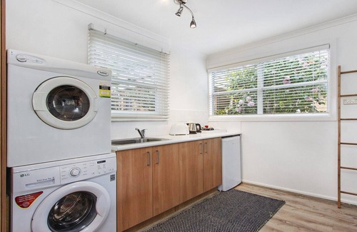 Callala Bay Cottage | Bay Cottage – stunning water views of Callala Bay