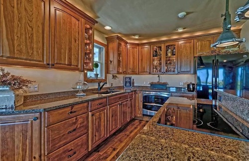 Goshen House | "Bay Dream" Avalon - 360 Views - Hot Tub - Roof Deck - Bike To Beach