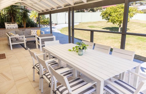 Shoal Bay House | Bay Dream Believer, Ample Boat Parking, Pet Friendly 4 br Holiday House Shoal Bay