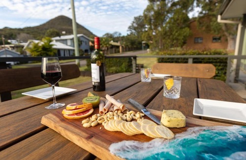 Shoal Bay House | Bay Dream Believer, Ample Boat Parking, Pet Friendly 4 br Holiday House Shoal Bay